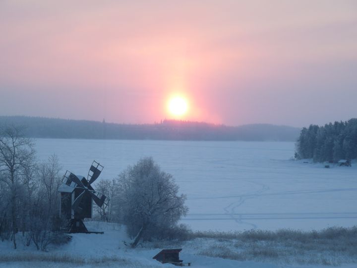 Talvinen kylmä jäänselkä Kuopion edustalla.