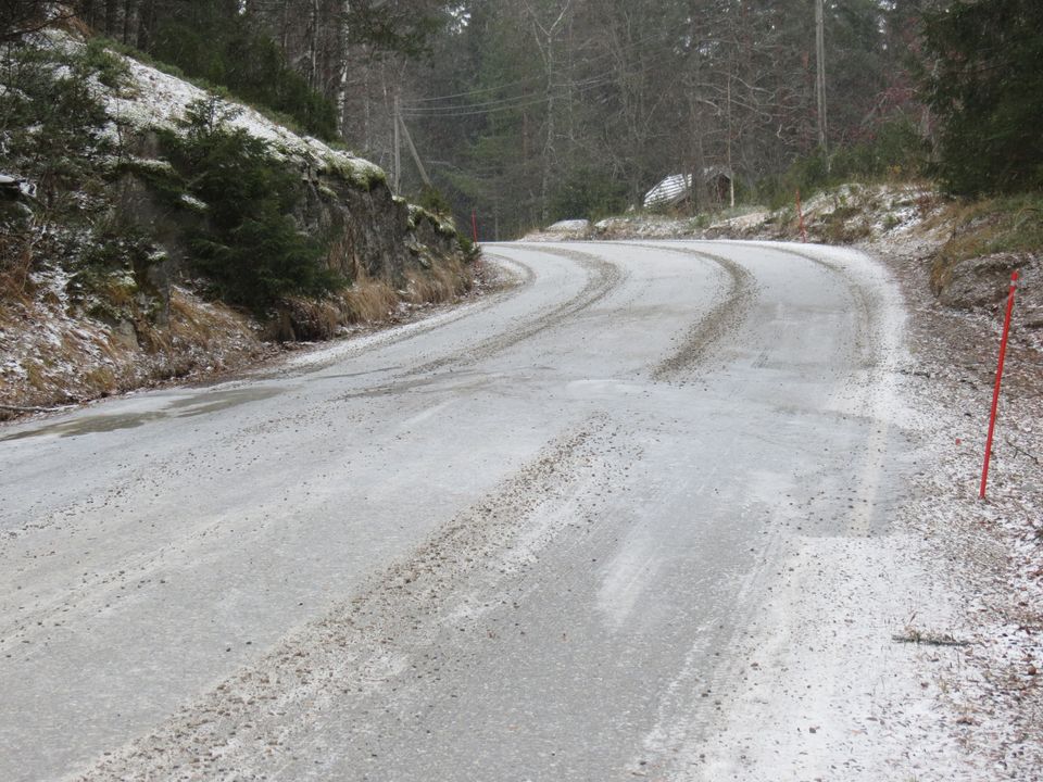 Nopeusrajoitus 80 km/h muutetaan eräillä mutkaisilla ja kapeilla teillä talveksi 70 km/h:ssa. elinvoimakeskus
