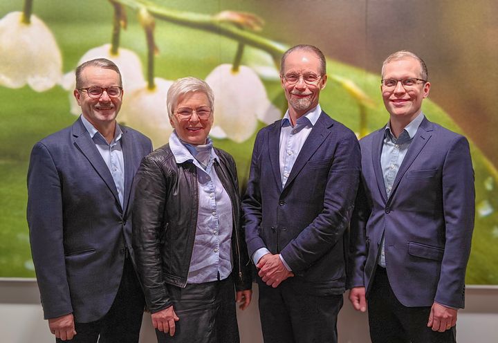 Kuvassa on Hannu Linjakumpu, Marja Perälä, Timo Jokelainen ja Olli Mourujärvi.