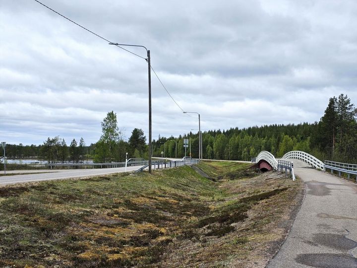 Tievalaistusta Posiolta kantatien 81 varrelta.