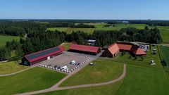 Ilmakuva Sarka-museon pihapiiristä.