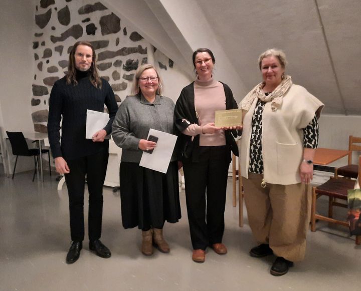 Palkinnon vastaanottivat Lauri Viinikkala, Anne Sjöström, Ulla Clerc ja Tiltu Nurminen