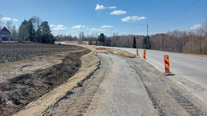 Taivalkunnantie keväisen aurinkoisena päivänä.