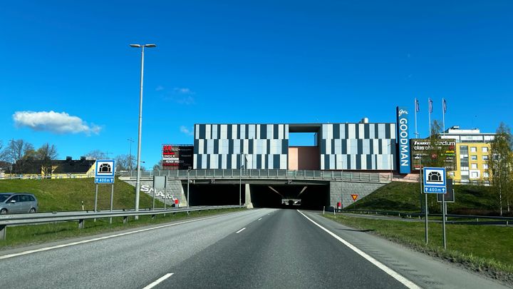 valtatie 3 tunneli Hämeenlinnassa kesäaikaan.