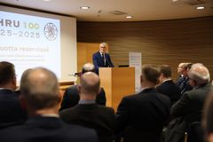 On aika tuoda simulaatiot, digitaaliset harjoitukset ja droonijärjestelmät osaksi reservin arkea, totesi tilaisuuden koollekutsuja, kokoomuksen kansanedustaja Jarno Limnell. Kuva: Kokoomus