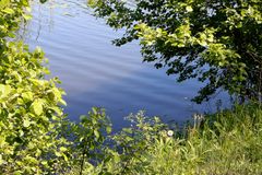 Kuvassa on järvi.