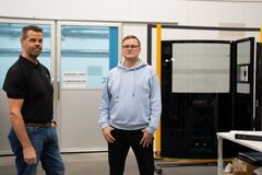 Yhteenliittymällä rakennetaan kykyä vastata suuriin tilauskokonaisuuksiin, kertovat TriDeckin toimitusjohtaja Kari Rouvali (vas.) ja myynnistä vastaava Markus Helminen.