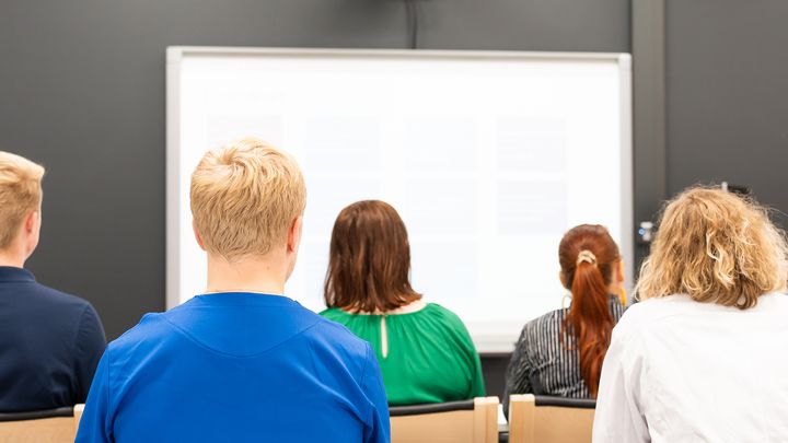 Tiedolla johtamisen kulttuurissa pääkysymyksenä on ”mitä tietoa tarvitsemme, jotta tiedämme tekevämme oikeita asioita oikein?”.