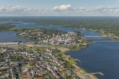 Rajat ylittävä infrastruktuuri ja huoltovarmuus ovat keskeinen osa Tornionlaakson neuvoston edunvalvontaa. Kuva Haparanda-Torniosta.