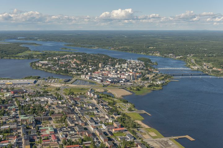 Rajat ylittävä infrastruktuuri ja huoltovarmuus ovat keskeinen osa Tornionlaakson neuvoston edunvalvontaa. Kuva Haparanda-Torniosta.