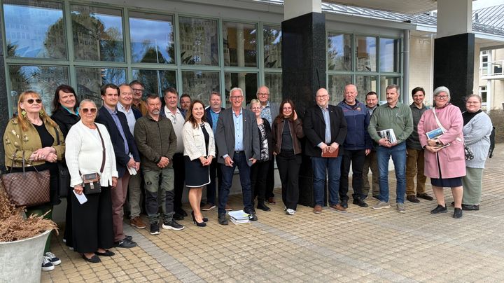 Vuosikokouksen 2026 osallistujat yhteiskuvassa.