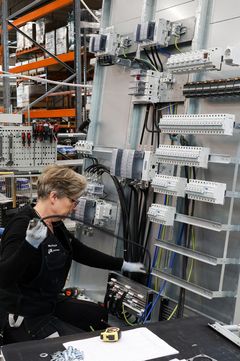 UTUn sähkökeskustuotantoa Ulvilan tehtaalla