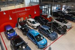 Rinta-Joupin Autoliikkeen Vaasan myymälä ja huolto