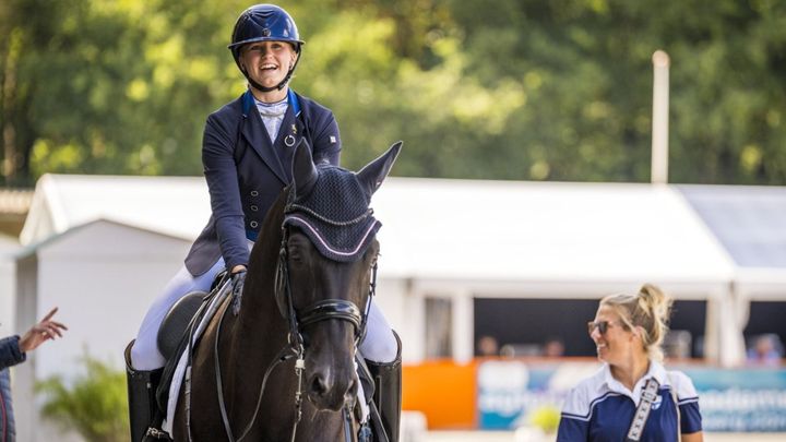 “Haluan toimia esimerkkinä, motivaationa ja vertaistukena muille, että unelmien eteen kannattaa tehdä töitä ja niitä kannattaa tavoitella haasteista ja vastoinkäymisistä huolimatta”, Laura Kangasniemi sanoo.
