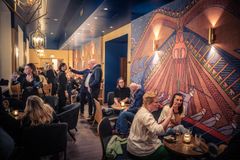 La Komia on avautunut Helsingin Rautatieasemalle.