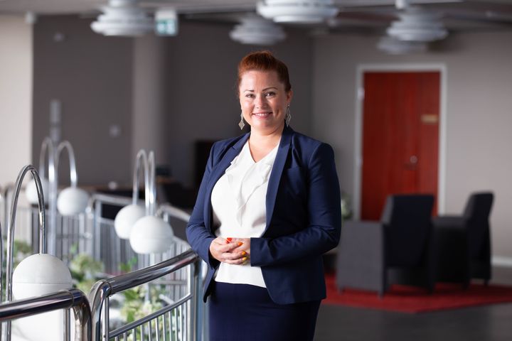 Kuvassa Nokian ja Sastamalan konttoreista toukokuun alusta vastaava paikallisjohtaja Maria Jokinen. Kuva: Aito Säästöpankki