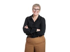 Aito Säästöpankin toimitusjohtaja Heini Piitulainen vinkkaa valmistautumaan mökkilainaneuvotteluun huolellisesti. Kuva: Aito Säästöpankki