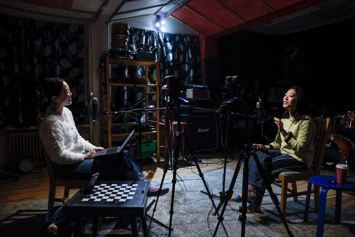 Podcastin tekijä Jenny Law haastattelee taiwanilaista Yi-Ping Liaota