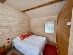 Kuvassa saunamökki, joka Mikkelin Kyyveden rannalla.