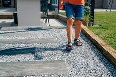 Easihold sopii mainiosti esimerkiksi pihapoluille