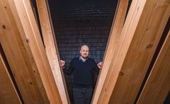 "Kuinka Suomessa kerätään tarkkaa metsävaratietoa, miten sitä hyödynnetään päätöksenteossa, millaista kalustoa tehokas puunkorjuu edellyttää ja miten ketjun eri osat integroidaan keskenään", listaa ulkomaalaisia metsäalan ammattilaisryhmiä eniten kiinnostavia kysymyksiä Business Joensuun Ville Kortelainen.