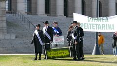 Data-keskuksen hautajaiset eduskuntatalolla. Kuva vapaasti julkaistavissa.