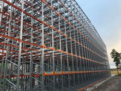 Moderni automaattivarasto käsittää yhteensä noin 16 000 lavapaikkaa sekä automatisoidun terminaalin.