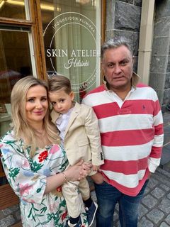 Sami Haara ja kihlattu Charlotte Fellman suunnittelevat parhaillaan häitä. Sylissä pariskunnan poika Prince.