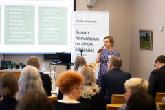 Ruoka-akatemian aamiaistilaisuus kokosi Agronomitalolle joukon päättäjiä ja ruoka-alan vaikuttajia
