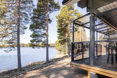 Ähtäri Camping -leirintäalue sijaitsee Hankaveden rannassa Ähtärin matkailualueen aktiviteettien läheisyydessä.