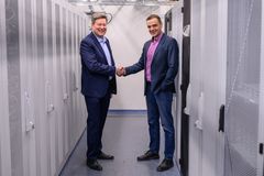 Kuvassa vasemmalta: Disecin toimitusjohtaja Janne Korhonen ja MPY:n toimitusjohtaja Markus Ala-Hautala.