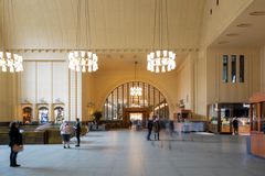 Arkkitehti Eliel Saarisen suunnittelema 1919 valmistunut Helsingin asema on ikoninen maamerkki kaupungin ytimessä. A-Konsultit ja Talli ovat mukana kehittämässä asemaa. VR Groupin käynnistämän kehittämishankkeen tavoitteena on tehdä asemasta entistä palvelevampi matkustajille ja kaupunkilaisille ja parantaa aseman ja sen ympäristön viihtyisyyttä ja turvallisuutta.