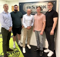 Kuvassa vasemmalta: Rickard Rehnberg (Pinerock), Eero Meriö (Restok), Jouni Järvenpää (Restok), Jussi Wirgentius (Restok), Juha Kananen (Pinerock)