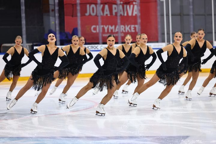 Synchro Tourin lyhytohjelmakilpailun voittanut Helsinki Rockettes on jatkanut ohjelmiensa kehittämistä kohti kauden ensimmäistä valintakilpailua.