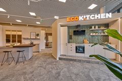 EcoKitchenin Vantaan myymlän mallikeittiöitä.