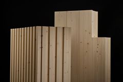Pystysuuntaan uritettu ja sileä Vertical™-hirsi