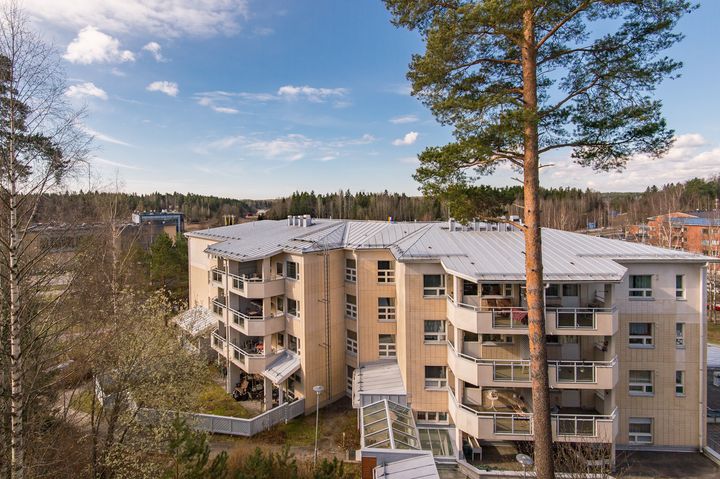Servicehusstiftelsen i Sibbo äger Servicehuset Linda, som är ett mångsidigt centrum för boende, vård och samhällsverksamhet i Söderkulla. Foto: Servicehusstiftelsen i Sibbo sr.