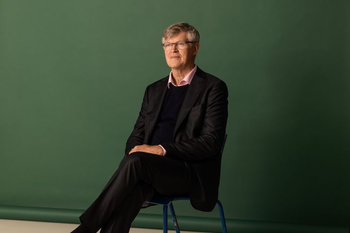Puunjalostuksen kemian professori Tapani Vuorinen on toinen vuoden 2026 palkituista.