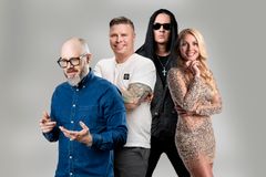 Tuomas Enbuske, Ville Kormilainen, Jyrki 69 ja Virpi Kätkä puhuvat uudessa talk show'ssa omista synneistään sekä armosta. Kuva: Radio Dei