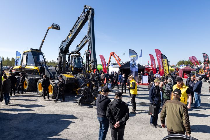 Proforest-tapahtuman messualueella oli viime kerralla hyvä pöhinä ja näytillä isoja koneita.