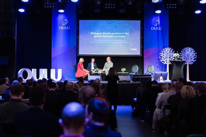 Nordic Hydrogen Week huipentuu Northern Power Business Forumiin. Päivän ohjelmassa pureudutaan erityisesti siihen, miten vety siirtyy tavoitteista teolliseksi todellisuudeksi terästeollisuudessa, meriliikenteessä ja ilmailussa.